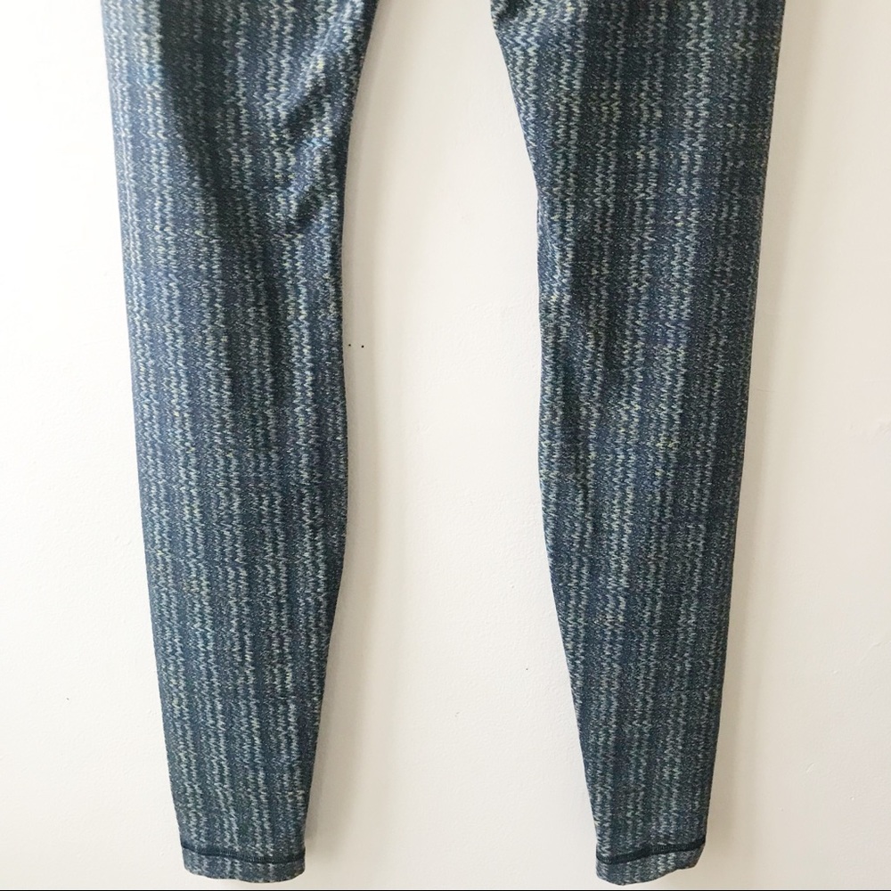 Lululemon Zig Zag Athletic Leggings Size 4 - Picture 8 of 8